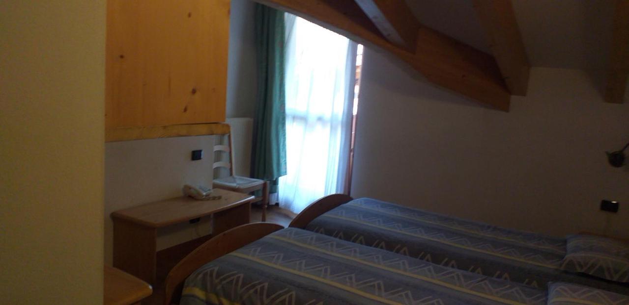 Hotel Villa Fosine Пинцоло Экстерьер фото