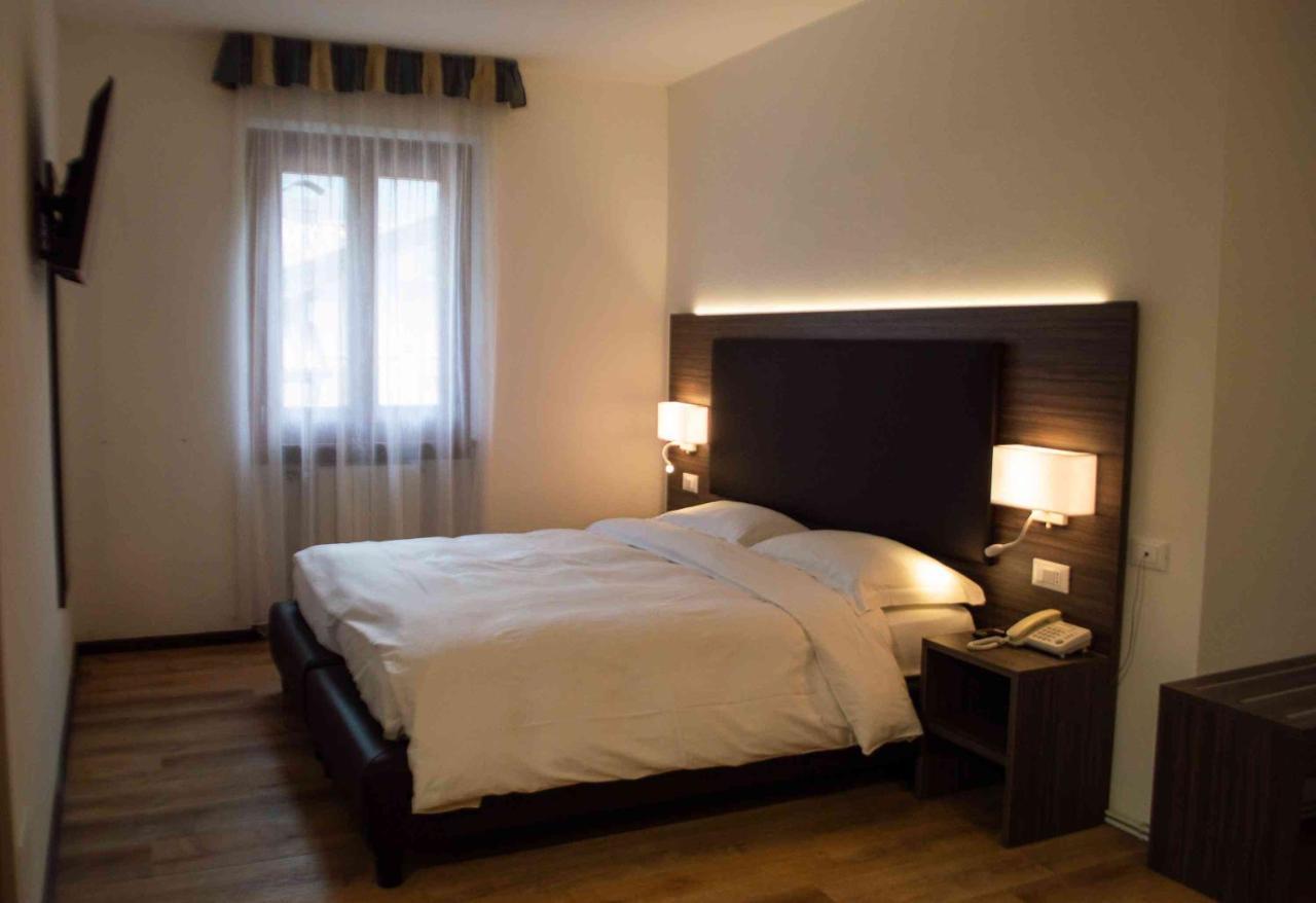Hotel Villa Fosine Пинцоло Экстерьер фото
