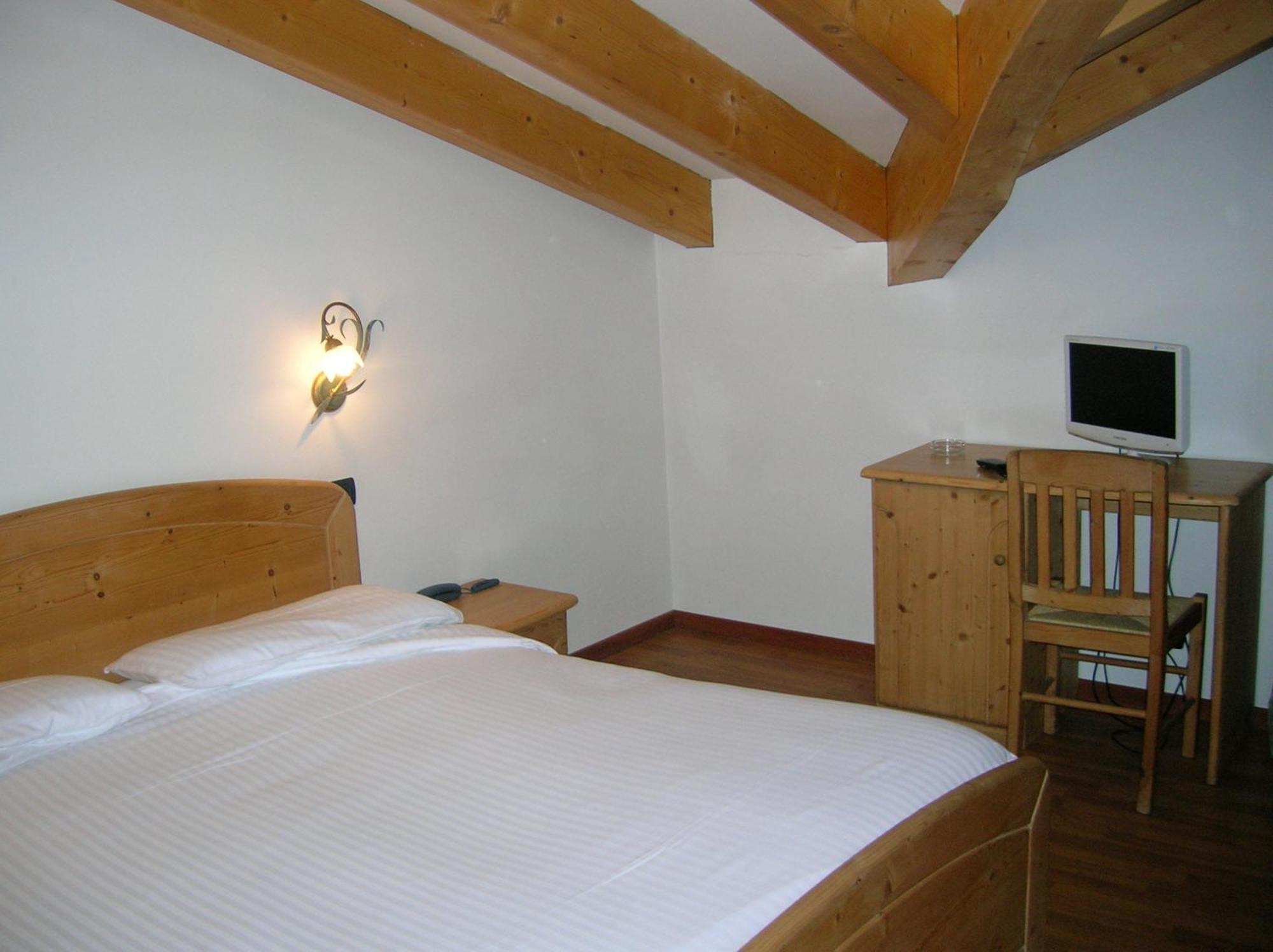 Hotel Villa Fosine Пинцоло Экстерьер фото